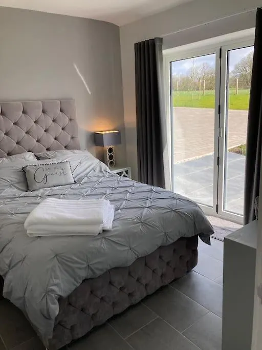 Brand New Purpose Built 3 Bedroom Holiday Barn Bonvilston Holiday home