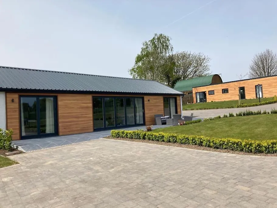 Brand New Purpose Built 3 Bedroom Holiday Barn Bonvilston 0*,